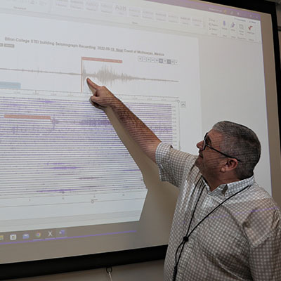 Blinn College environmental science class witnesses earthquake via seismograph
